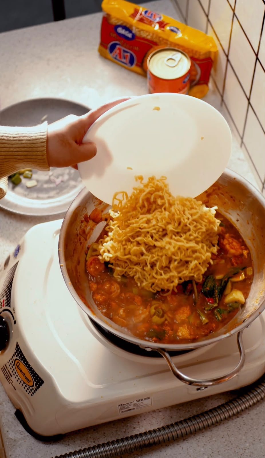Langkah 5 membuat Resep Mie Nyemek ala @windamegasp | Masak Praktis Pakai Quantum QGC 101 RB